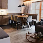 Samnaun, Chaletdmot Апартаменты *