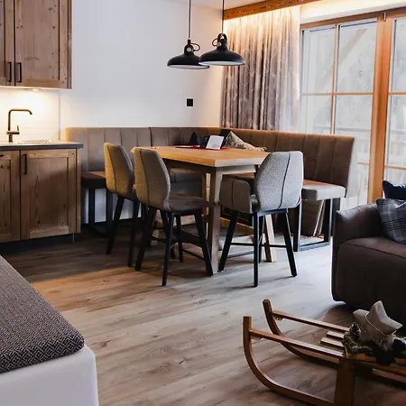 Samnaun, Chaletdmot Apartman *